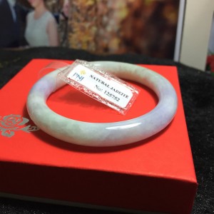 Vòng ngọc cẩm thạch bản tròn