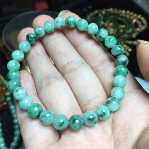 Vòng ngọc phỉ thúy