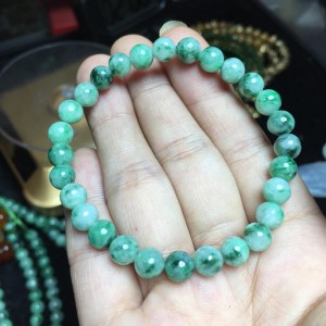 Vòng ngọc phỉ thúy