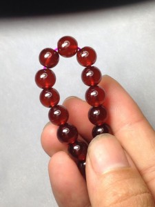 Vòng đá garnet