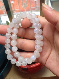 Vòng đá mặt trăng - Moonstone