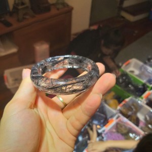 Vòng thạch anh tóc đen bản liền