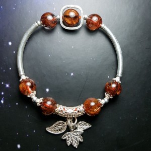 Vòng đá thạch anh tóc đỏ mix charm bạc